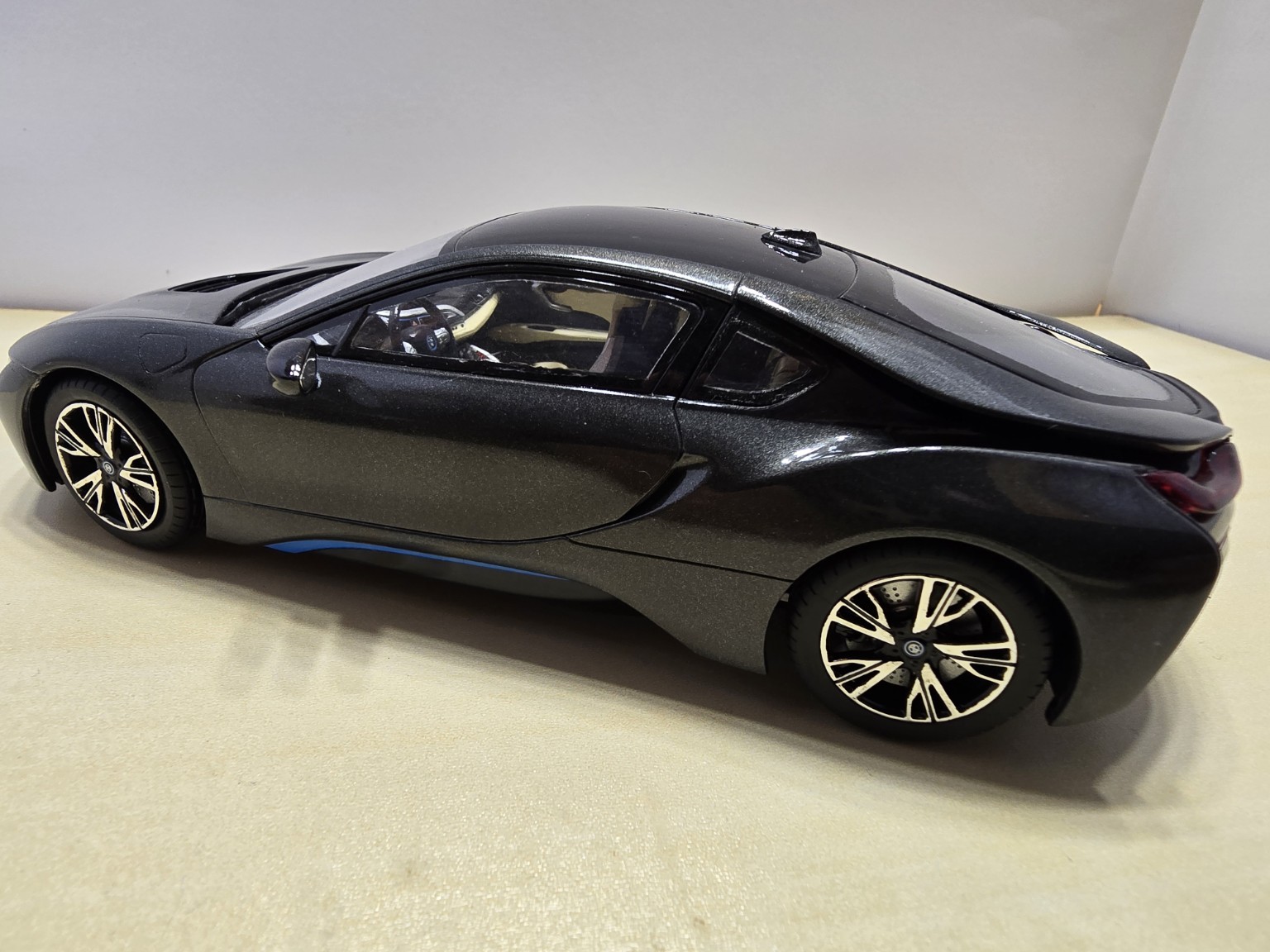 BMW i8 – bočný pohľad