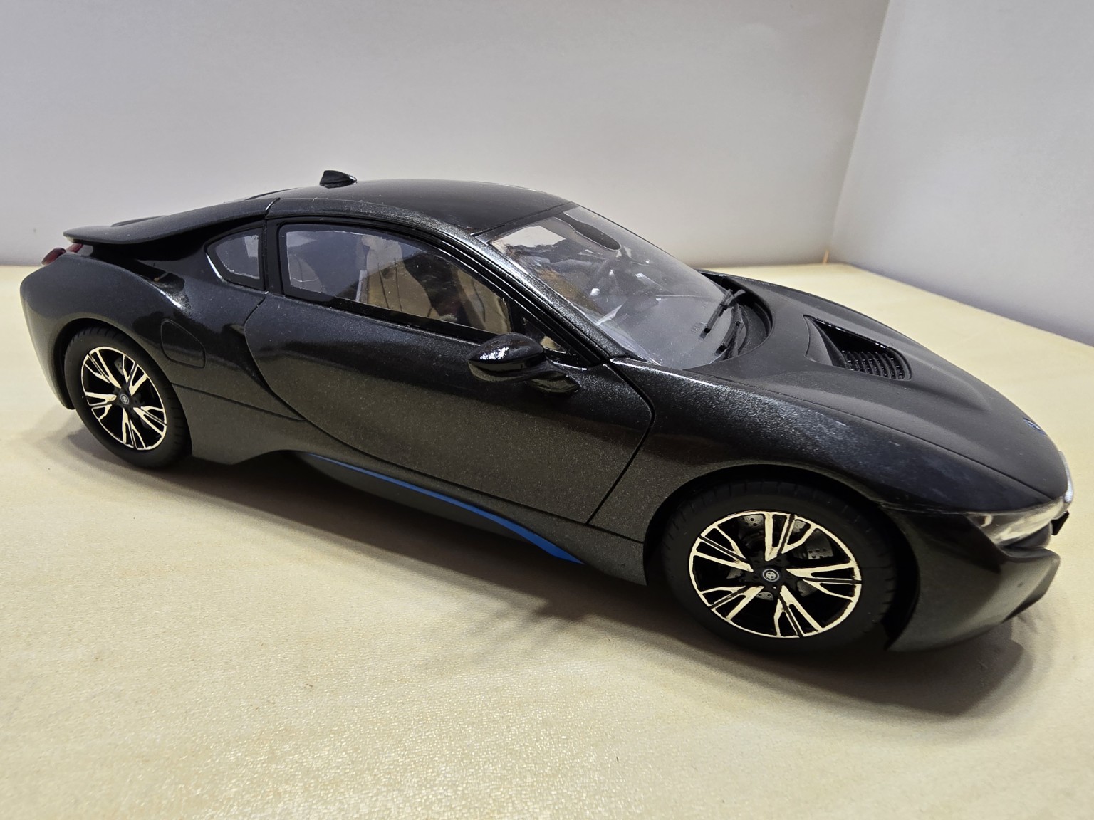 BMW i8 – predný bočný pohľad