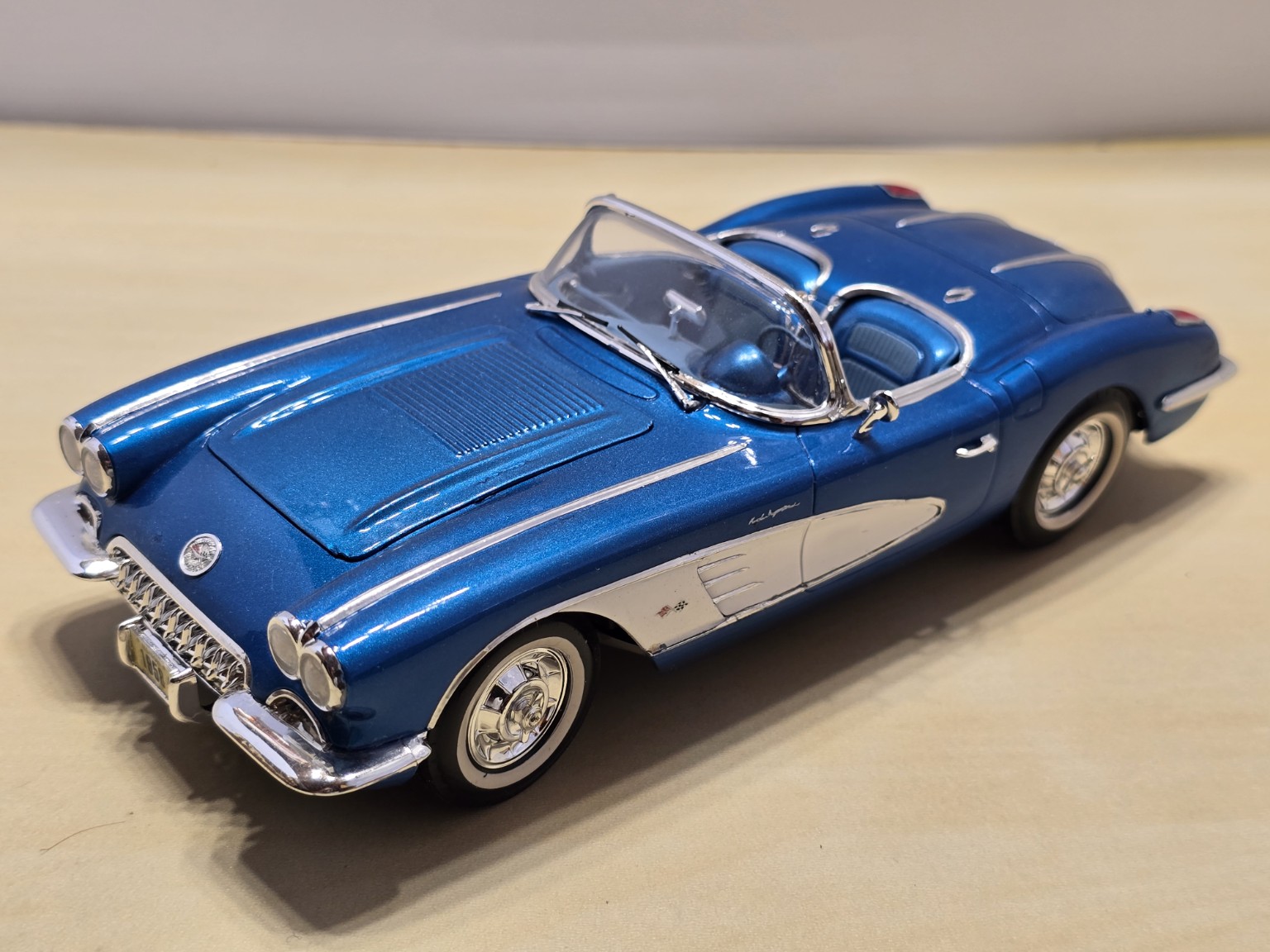 Chevrolet Corvette 1958 – pohľad spredu zboku