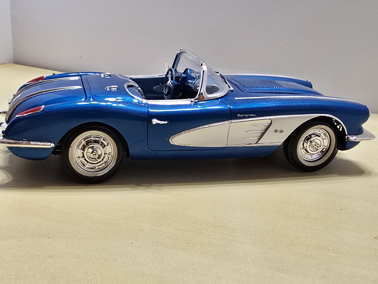 Chevrolet Corvette 1958 – bočný pohľad