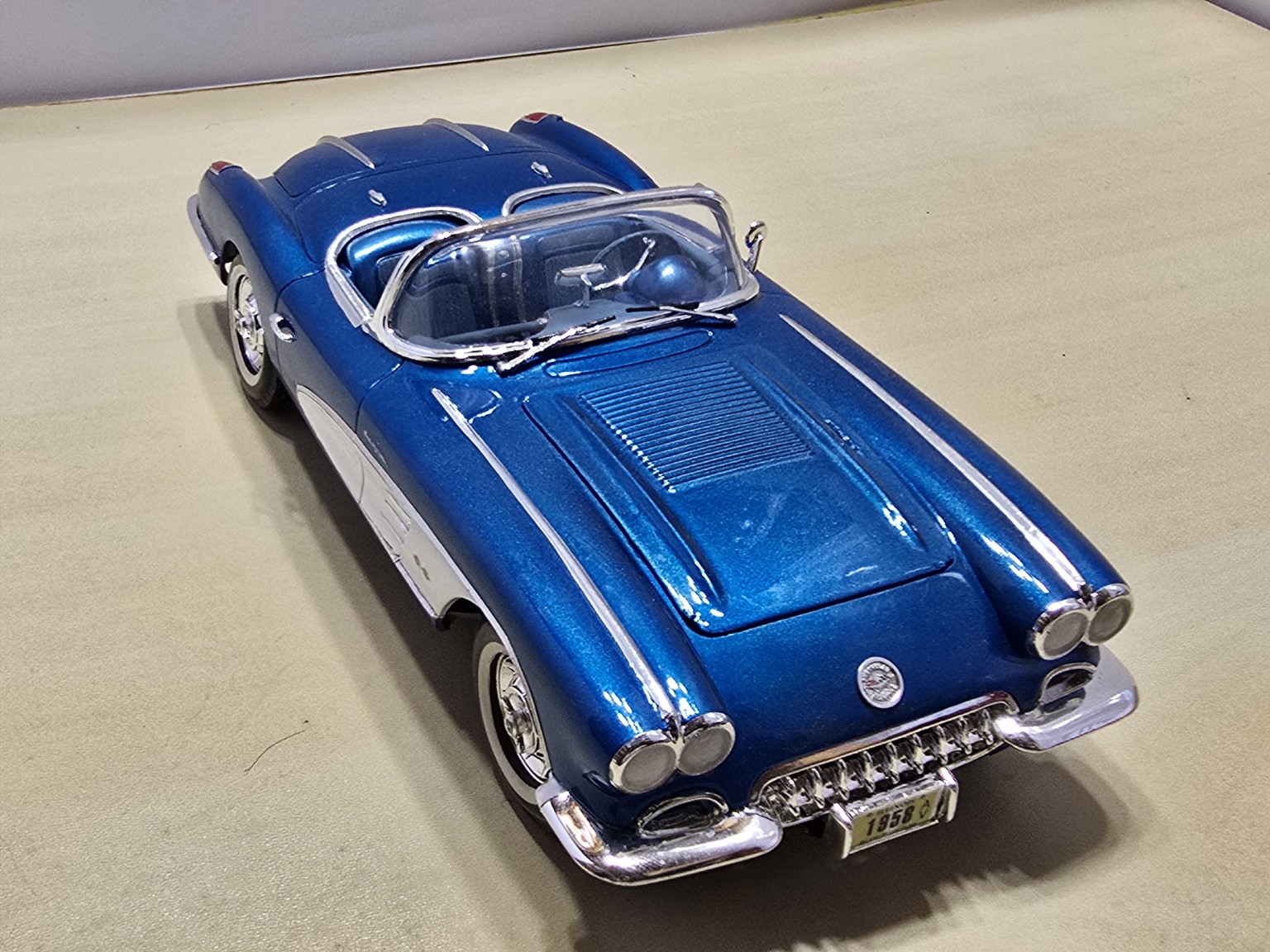 Chevrolet Corvette 1958 – pohľad zhora spredu