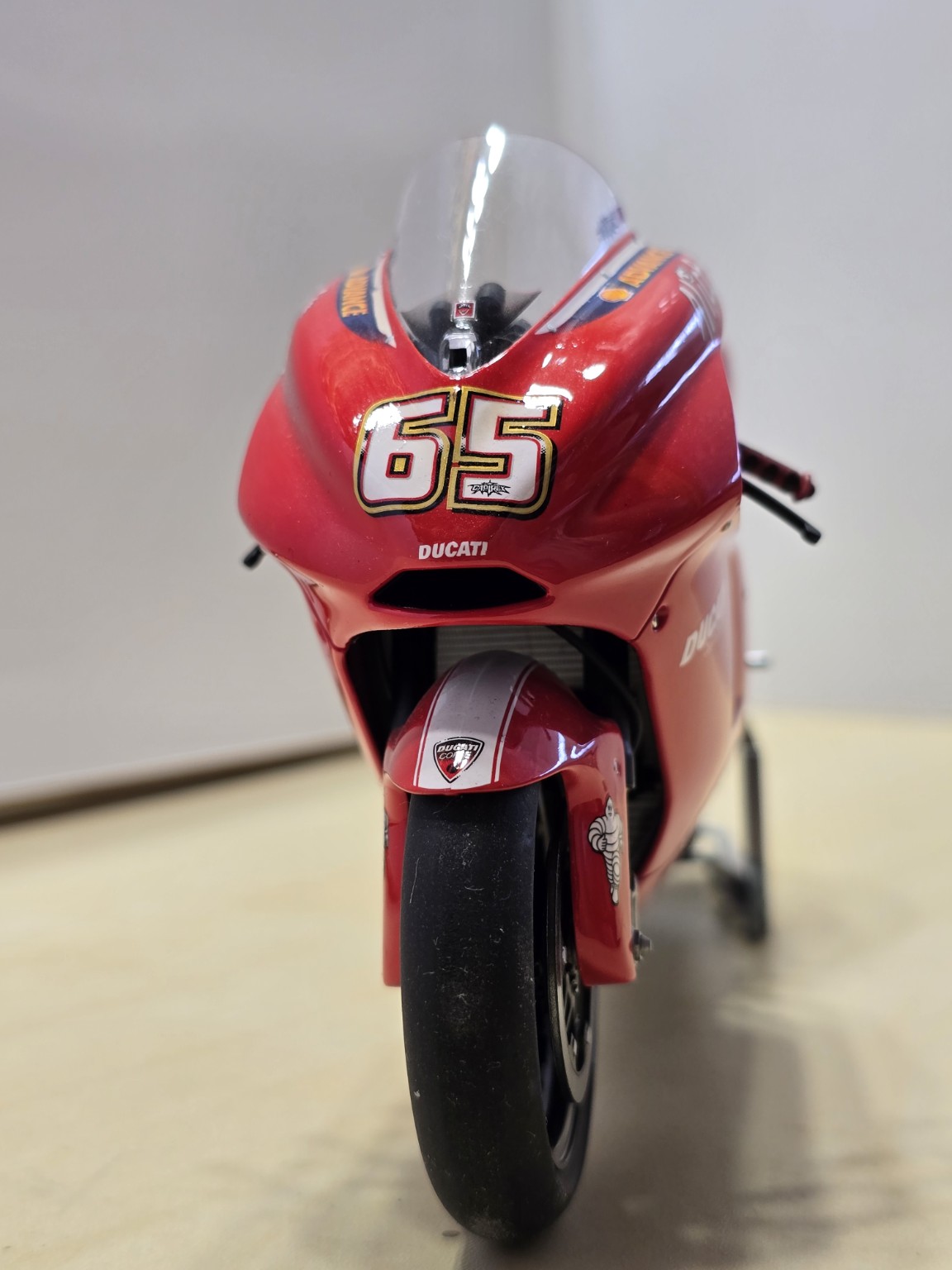 Ducati Desmosedici #65 - predný pohľad