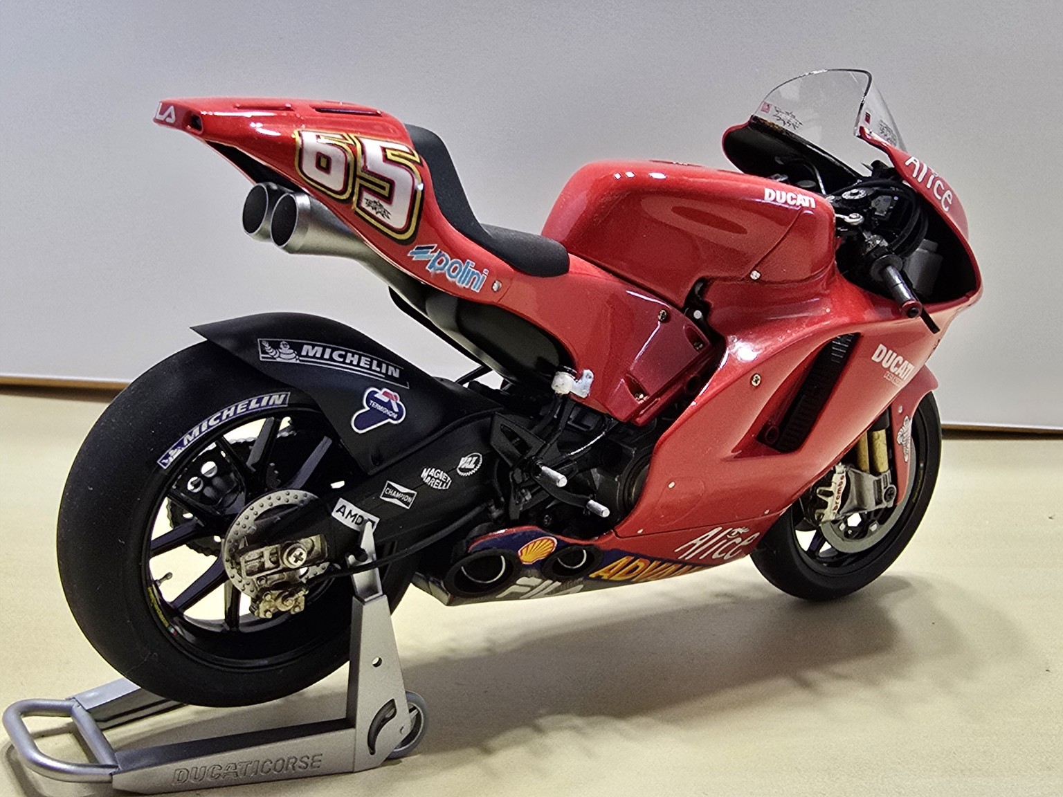 Ducati Desmosedici #65 - zadný bočný pohľad
