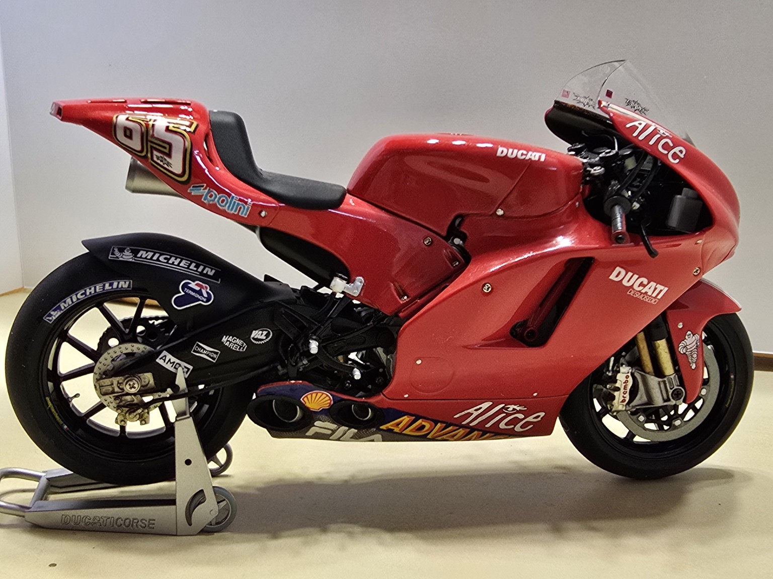 Ducati Desmosedici #65 - zadný pohľad