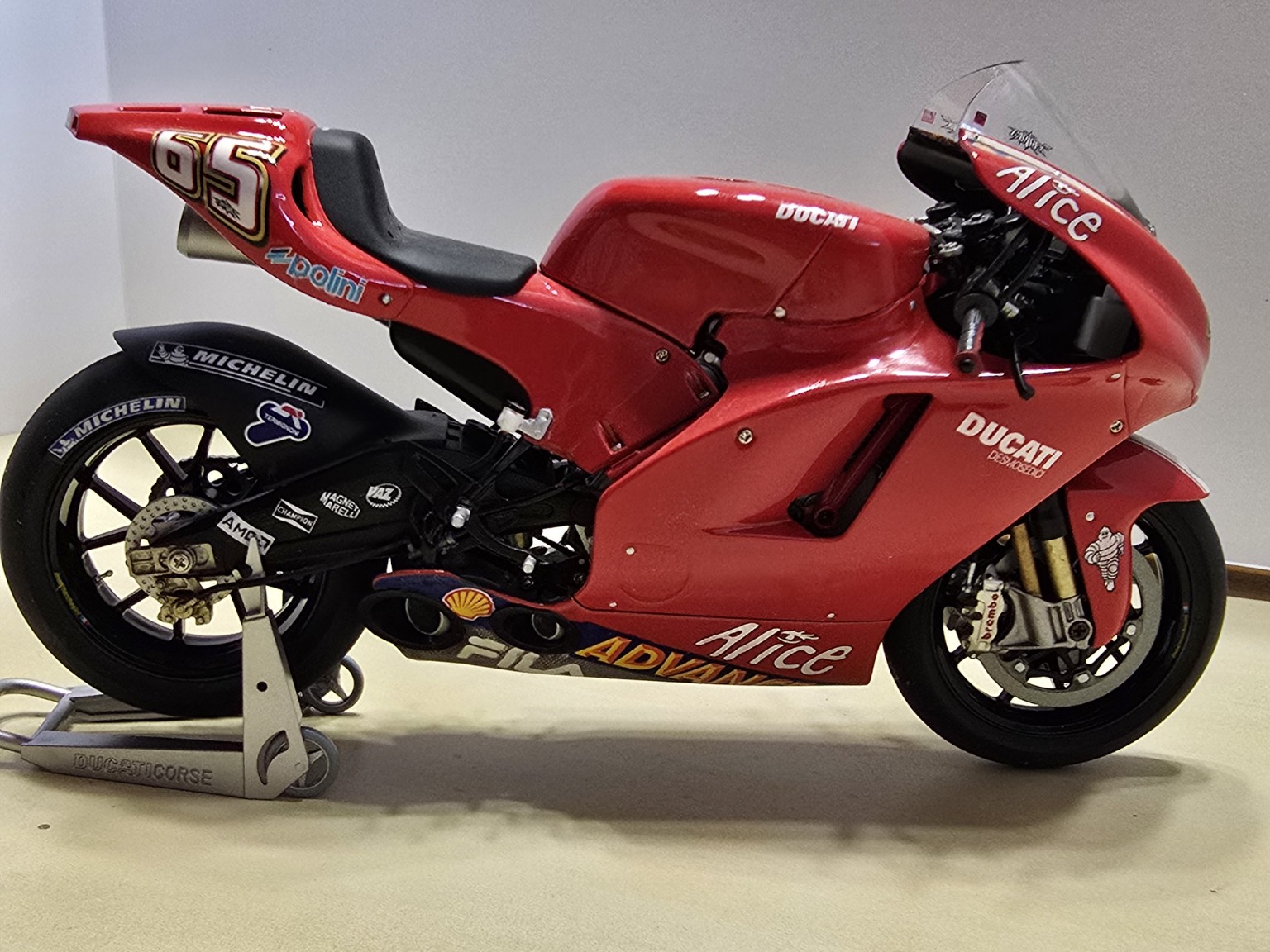 Ducati Desmosedici #65 - profil