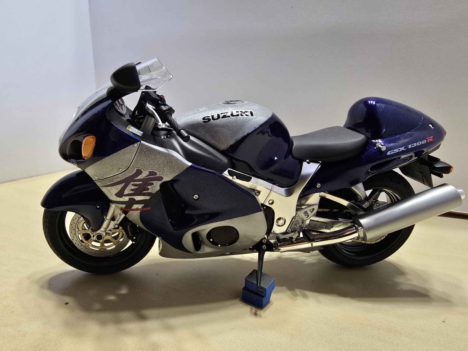 Suzuki GSX1300R Hayabusa Tamiya v mierke 1:12