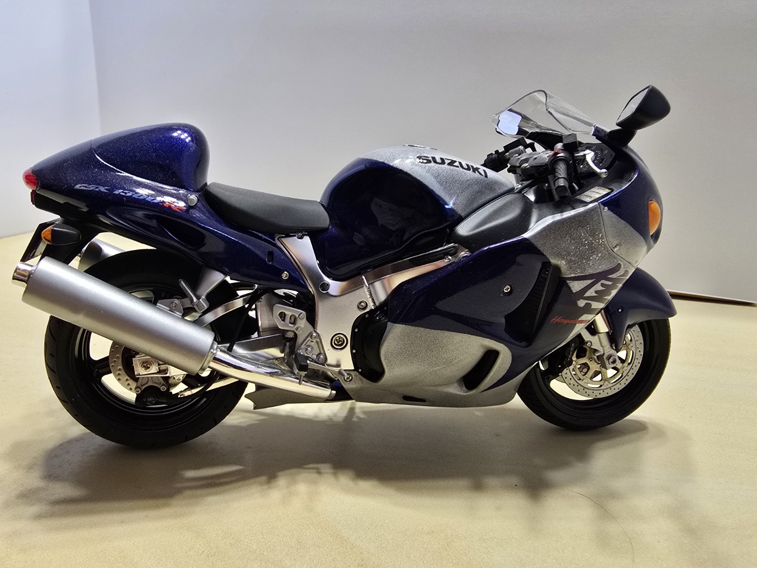Suzuki GSX1300R Hayabusa - bočný pohľad