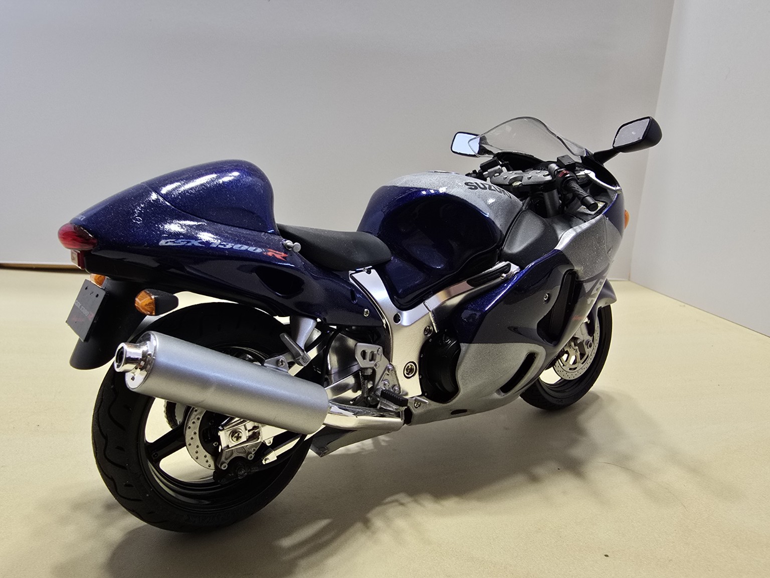 Suzuki GSX1300R Hayabusa - zadný bočný pohľad