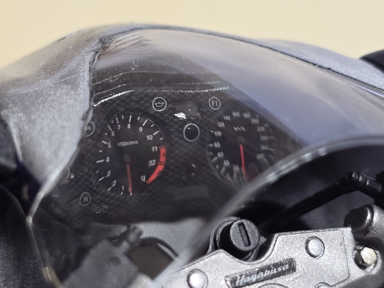 Suzuki GSX1300R Hayabusa - detail prístrojov