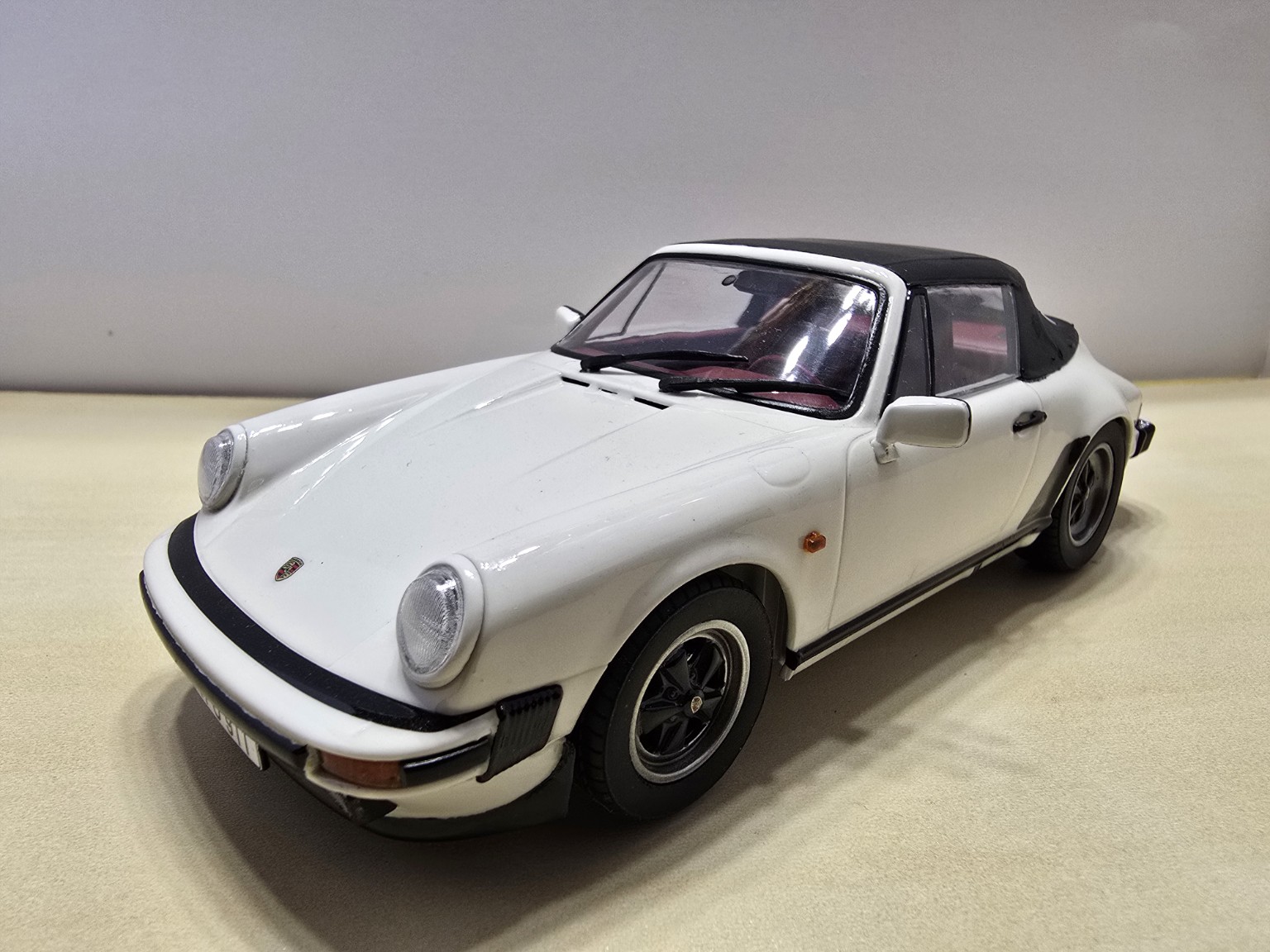 Porsche 911 Carrera Cabriolet Revell v mierke 1:24