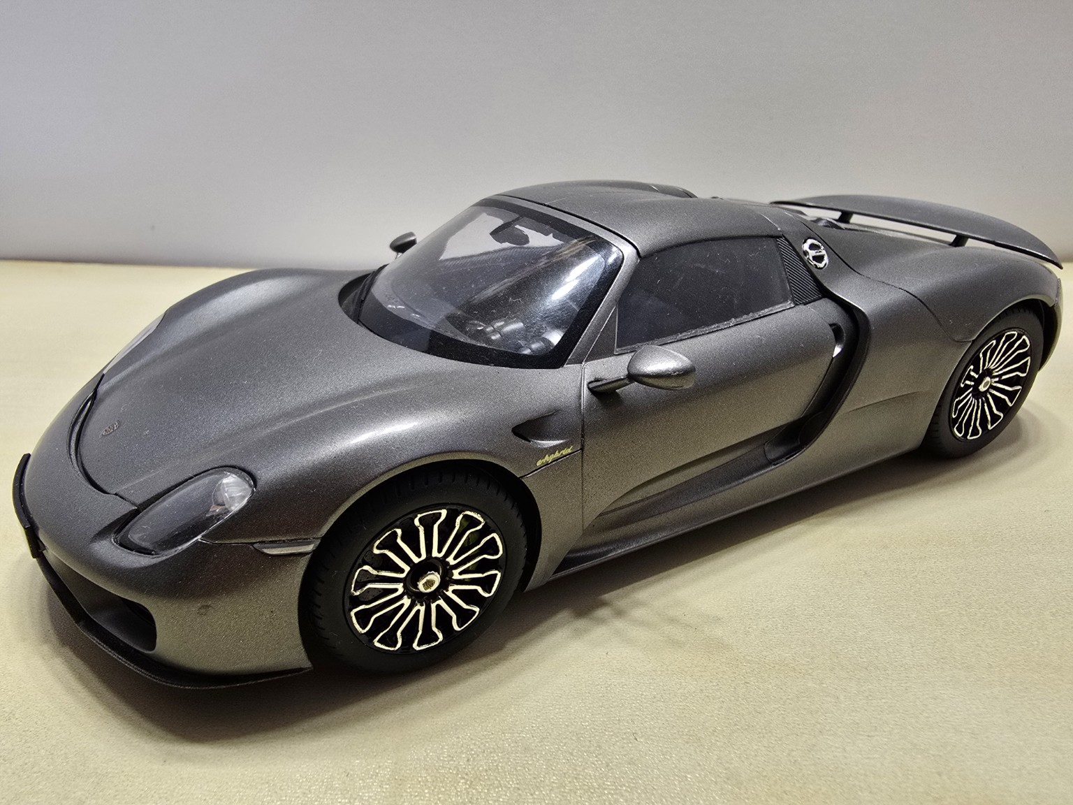 Porsche 918 Spyder Revell v mierke 1:24