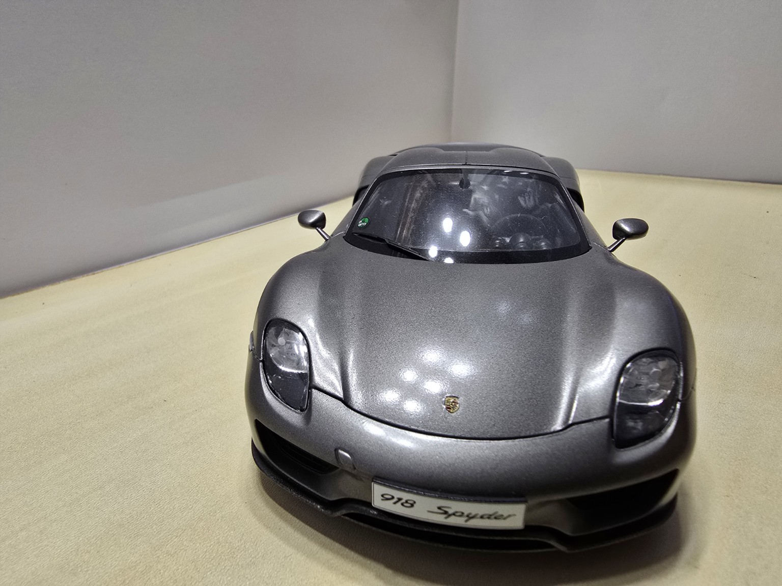 Porsche 918 Spyder – predný pohľad