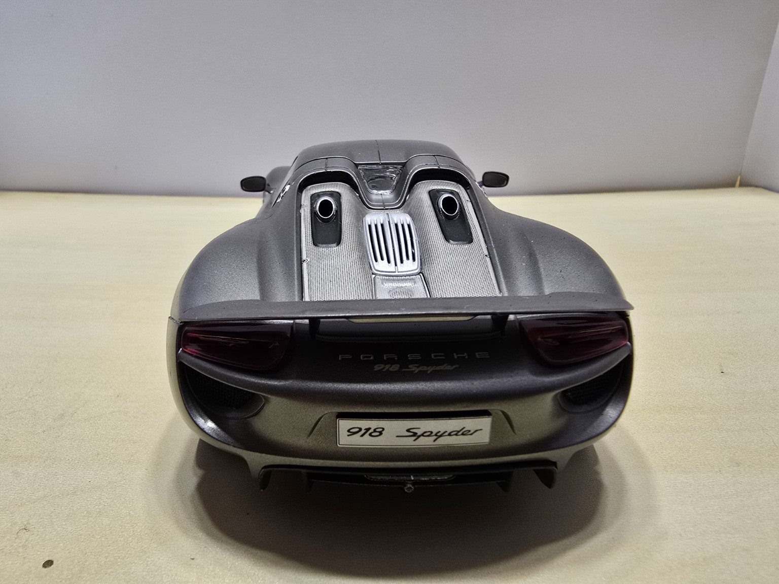 Porsche 918 Spyder – zadný pohľad
