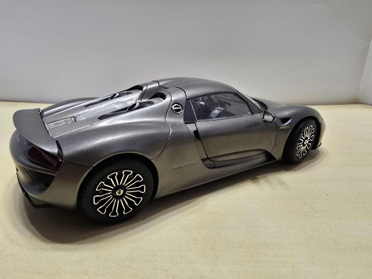 Porsche 918 Spyder – zadný bočný pohľad