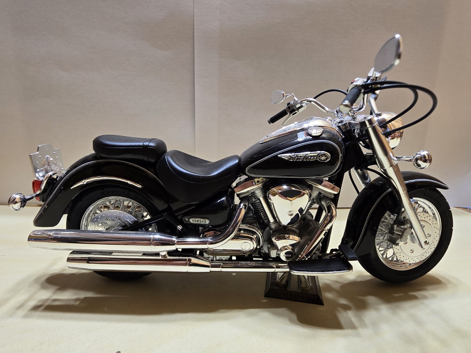 Yamaha Wild Star - bočný profil